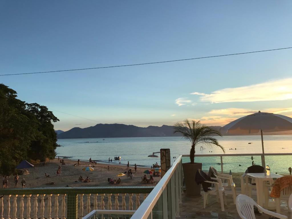 Apartamento Pe Na Areia Frente Para O Mar E Piscina Na Prainha คารากัวตาตูบา ภายนอก รูปภาพ